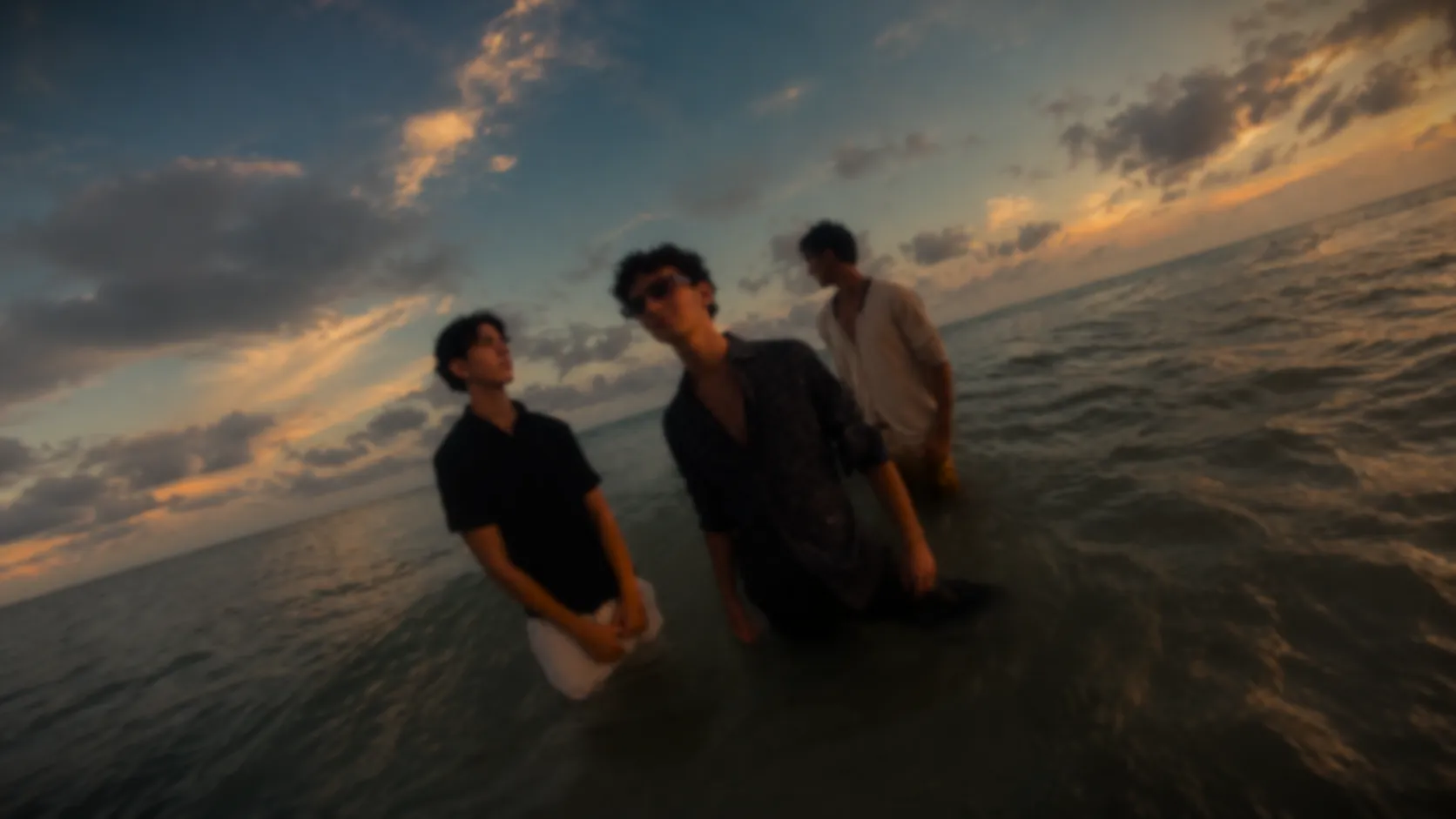 Kurakama en el mar al atardecer
